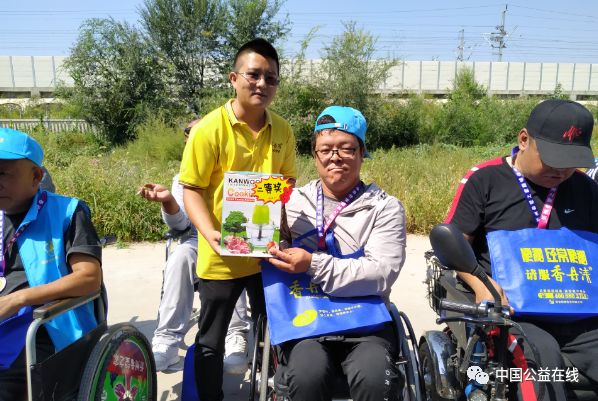 山西香丹清商贸有限公司携手忻州九康大药房慰问脊髓损伤残友