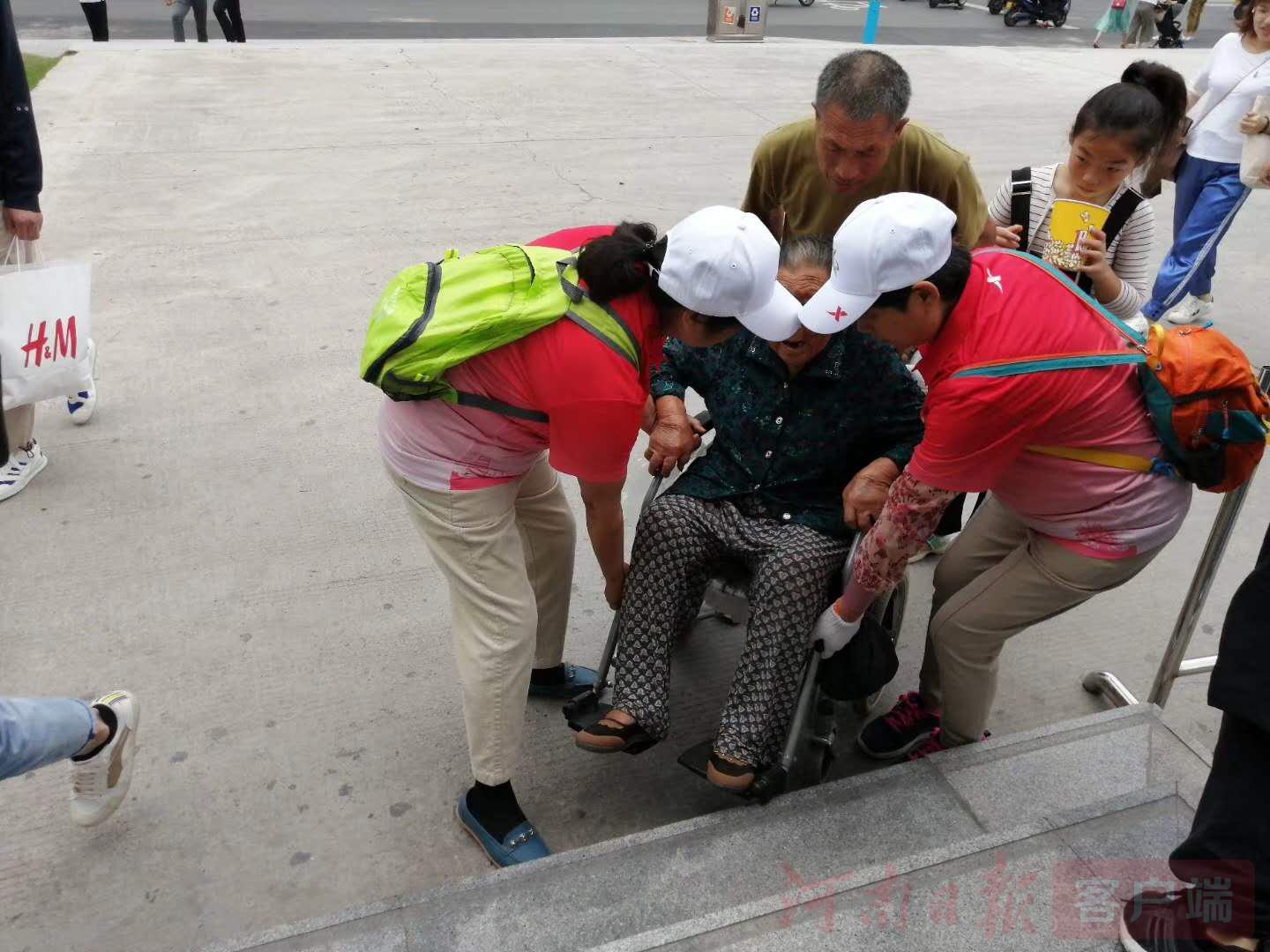 中国民族的感人故事,民族团结故事比赛中的感人故事