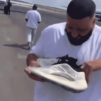 侃爷aj联名款,侃爷穿yeezy篮球鞋