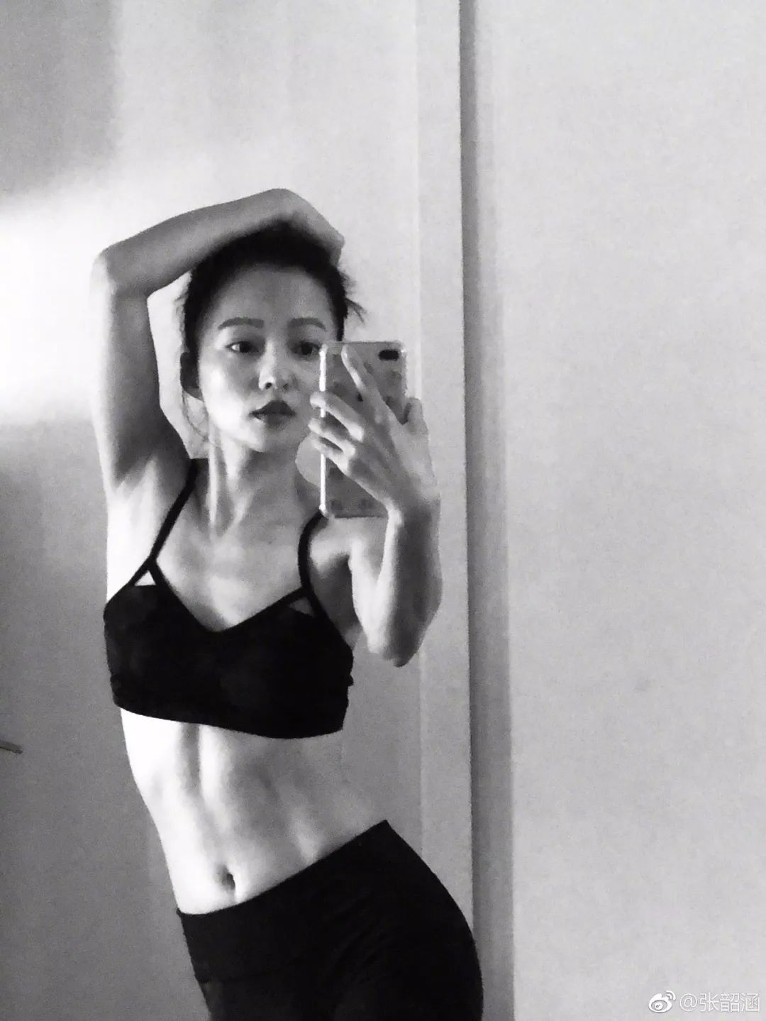 “过气”十年，凭什么她发个问号也能上热搜？