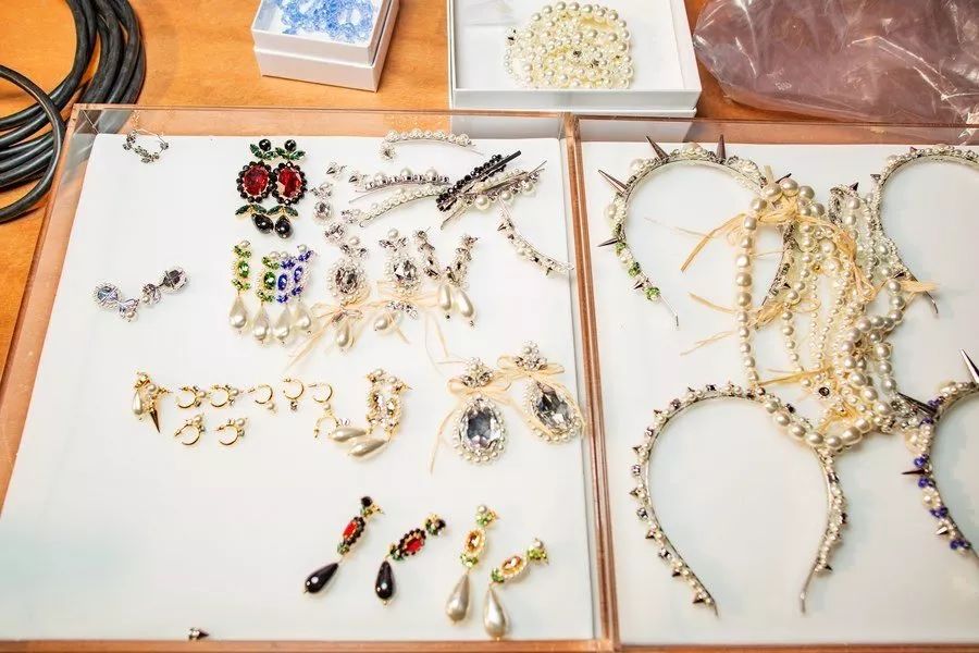 丝绸吊带长裙巴黎时装周,simonerocha泡泡裙