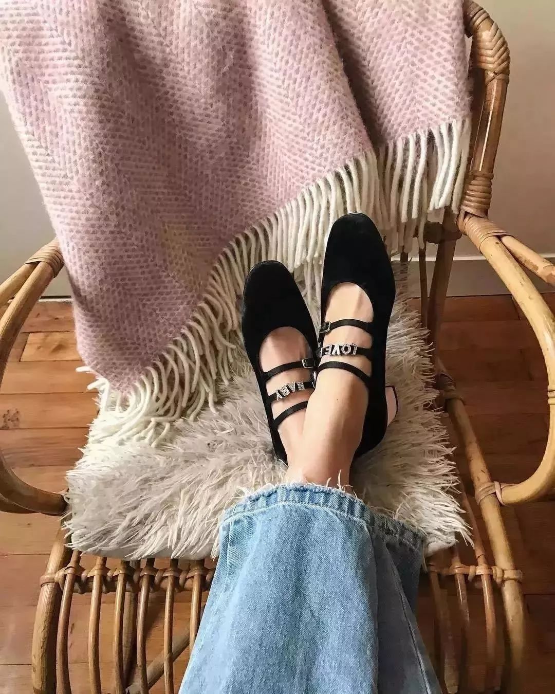 小白鞋过时了今年流行乐福鞋,小白鞋过时了吗