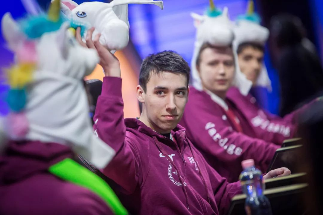 UOL故事：重生之我是独联体战队