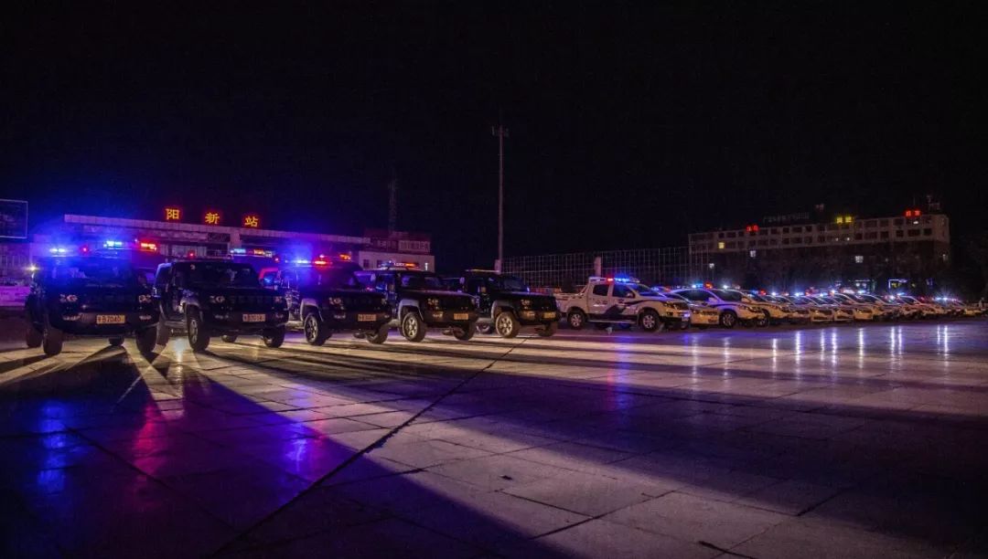 一群警察去ktv嗨翻全场,百名警察冲进ktv