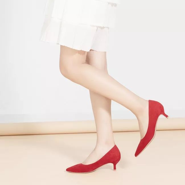 奥黛丽赫本钟爱的猫跟鞋,奥黛丽赫本尖头小黑鞋