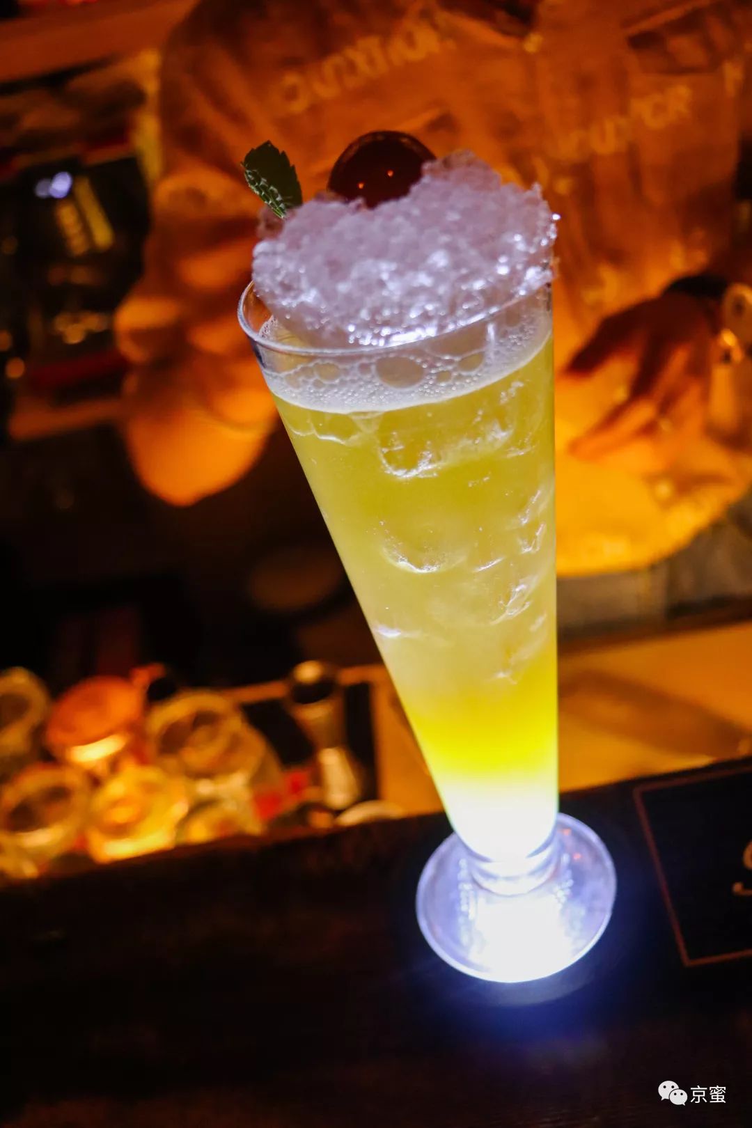 后海悦界酒吧男驻唱,后海适合一个人去的酒吧