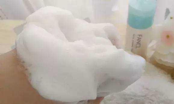 fancl「洁颜粉」泡沫绵密，温和不刺激，爆痘烂脸也可用