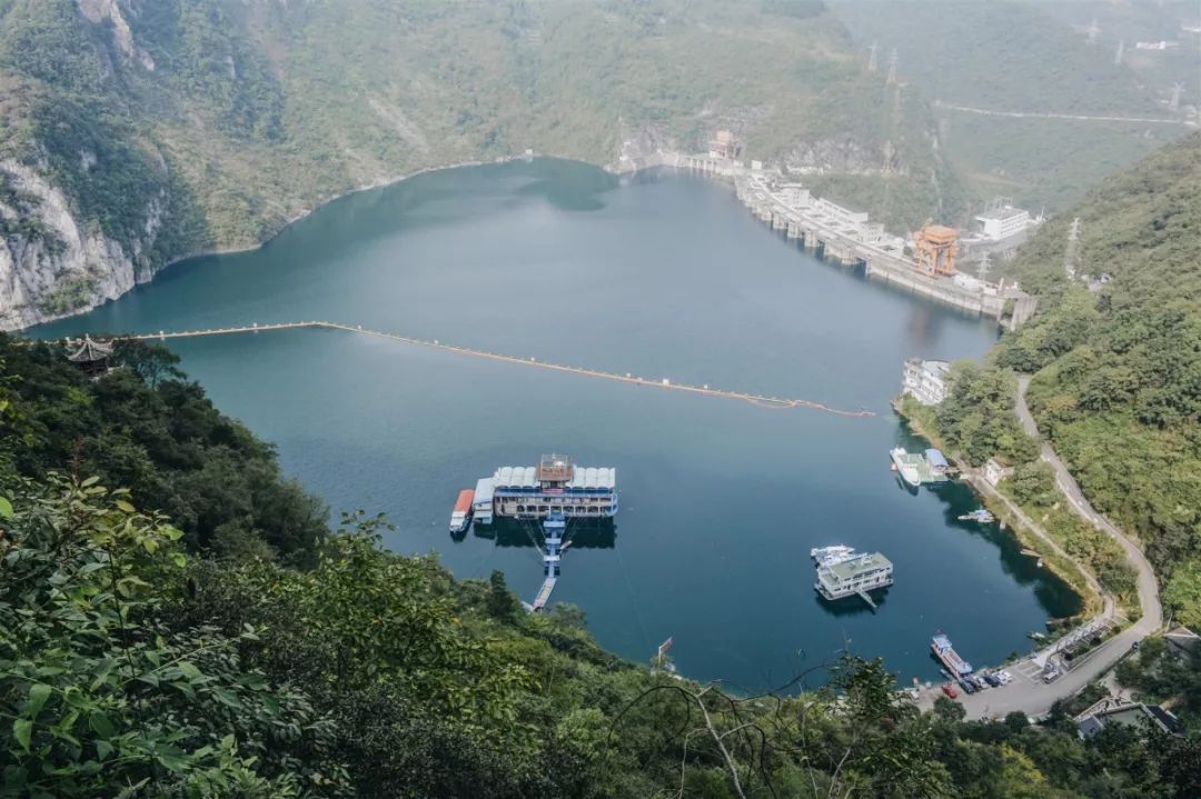 周末陪家人游大自然,周末陪家人到郊外游玩