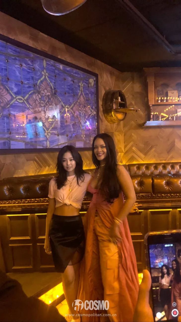 泫雅争议,泫雅掀短袖引起争议