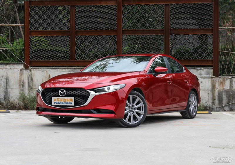 次世代mazda3昂克赛拉红色婚车队,2021款次世代马自达3白色昂克赛拉