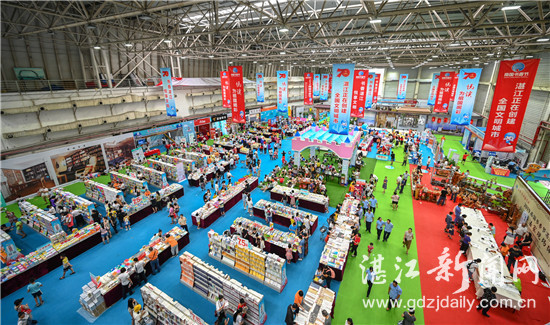 栉风沐雨七十载砥砺前行铸辉煌,砥砺奋进七十载不忘初心创新篇