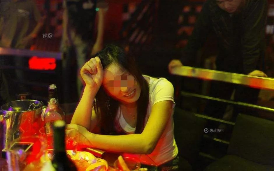 女子扮算命大师骗室友260万,女子算命大师骗闺蜜150万