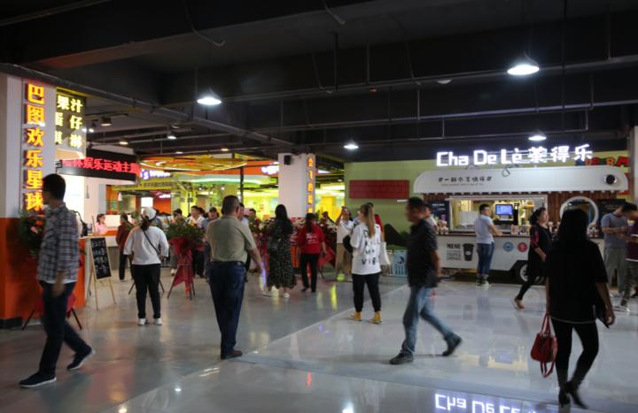 聊城当代国际购物中心负一楼,聊城当代购物中心9周年庆典