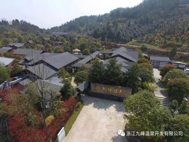 秋天适合去哪儿泡温泉,金秋养生温泉