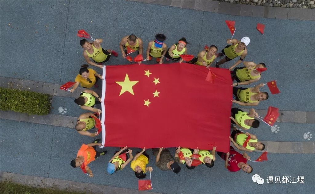 五星红旗同框感受,跟五星红旗合影感想