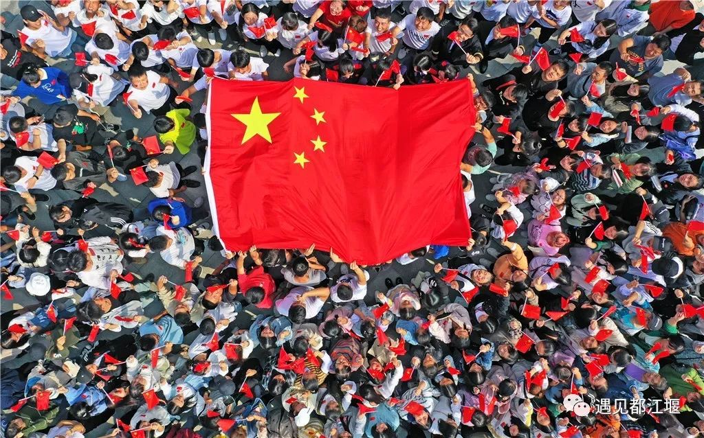 和五星红旗合影九宫格,与五星红旗合影