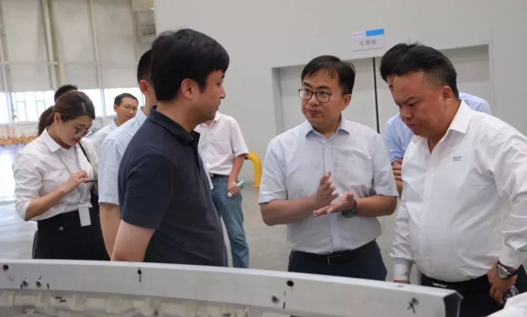 蓝绍敏给园区21名企业高管颁奖！