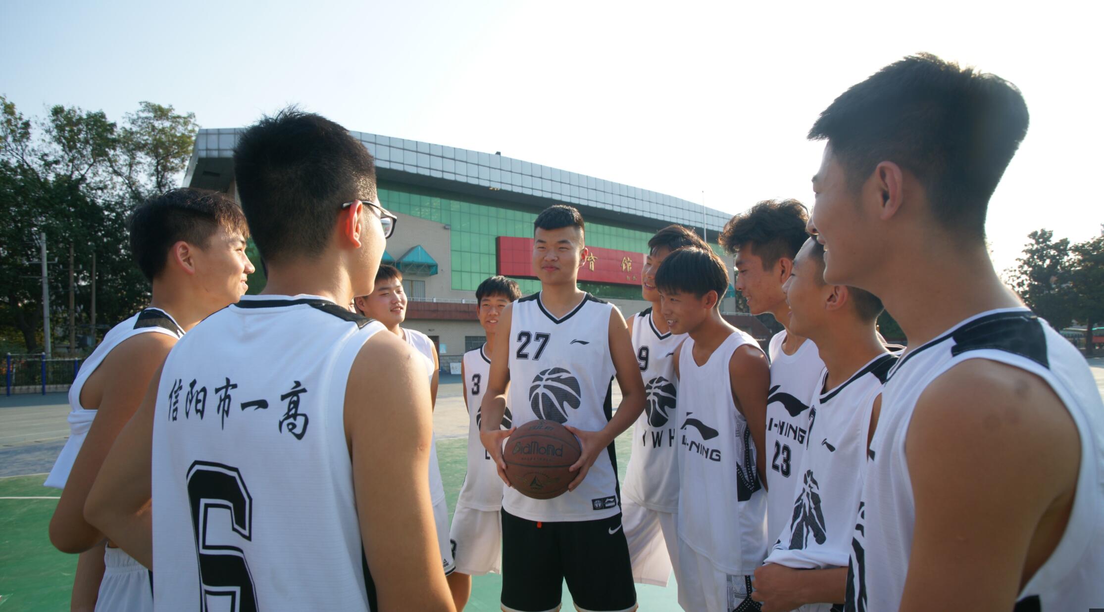 大鹏一日同风起扶摇直上九万里——记信阳市一高篮球特长生熊子鑫