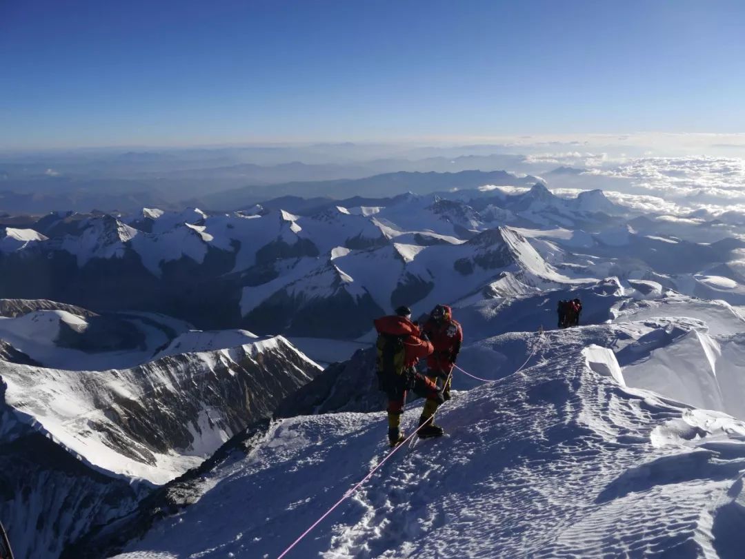 真实的珠峰多少米,真实攀登珠峰第二台阶