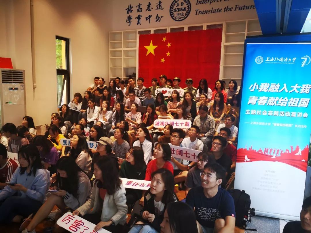 主持人累到吸氧，7万只鸽子是借的……阅兵幕后同样让人特别激动