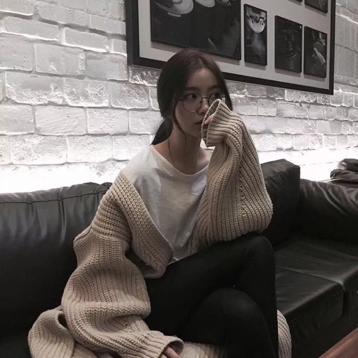 根据你的脸型和眼镜选发型,怎么选择适合自己的发型和眼镜