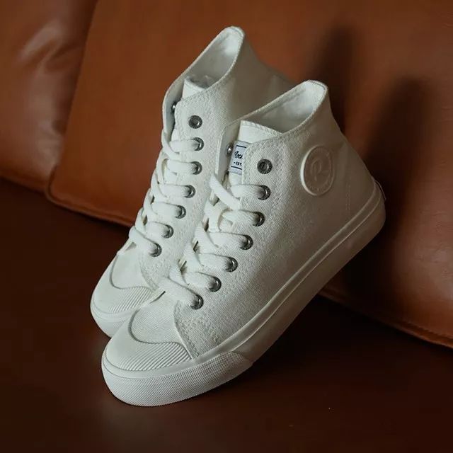 凯特王妃同款帆布鞋,梅根王妃穿什么鞋好看