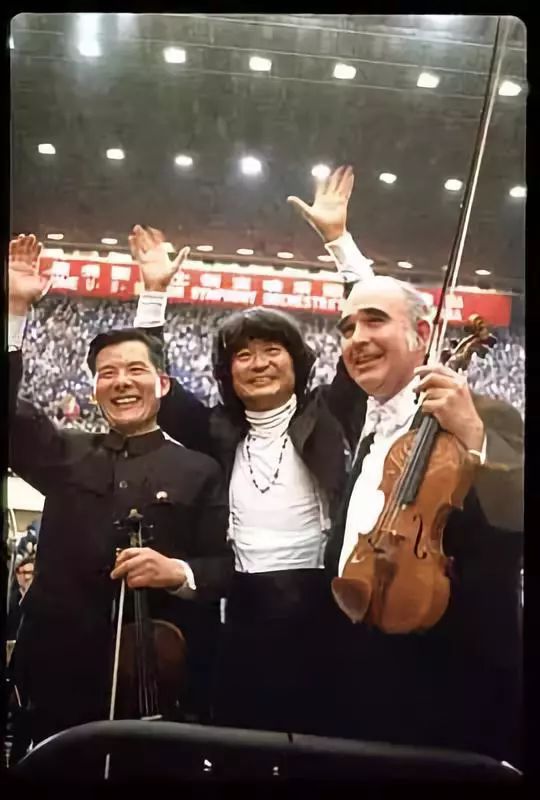 收听收看新中国成立70周年,庆祝新中国成立70周年唱响新时代