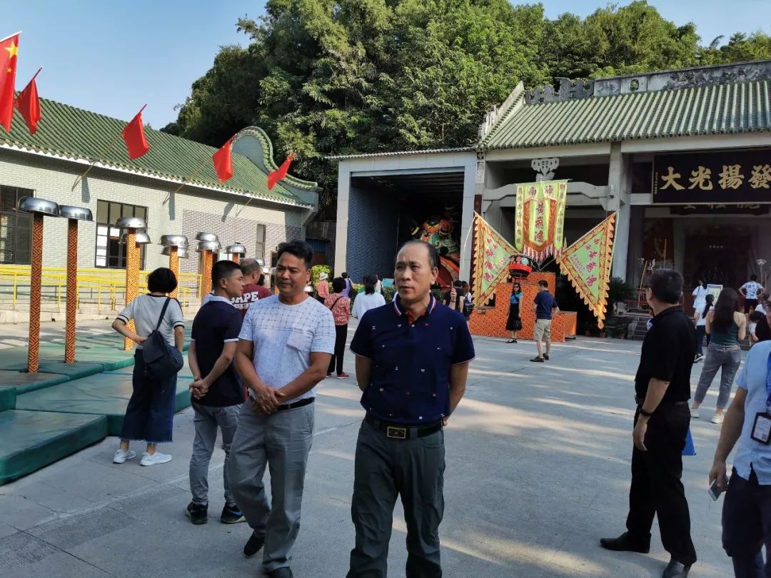 假日中一道靓丽的风景,假日里那个忙碌的身影