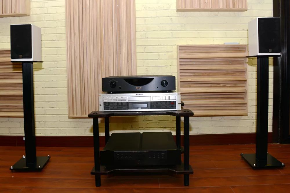 全能的解码“妖精”：声雅DAC25胆石结合解码器