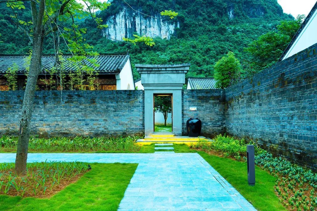 国庆在阳朔度过了不输巴厘岛的假期，全因这家藏在秘境山水里的宝藏酒店