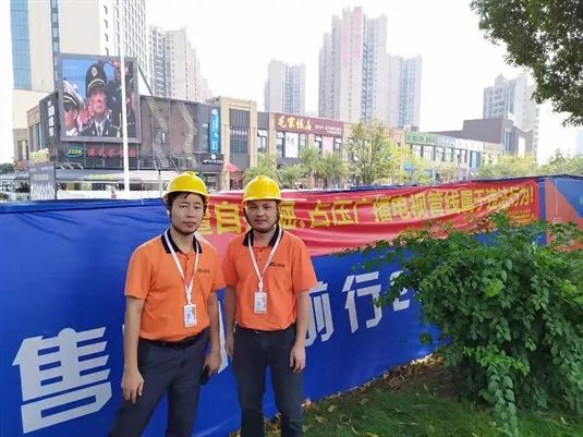 假日中一道靓丽的风景,假日里那个忙碌的身影