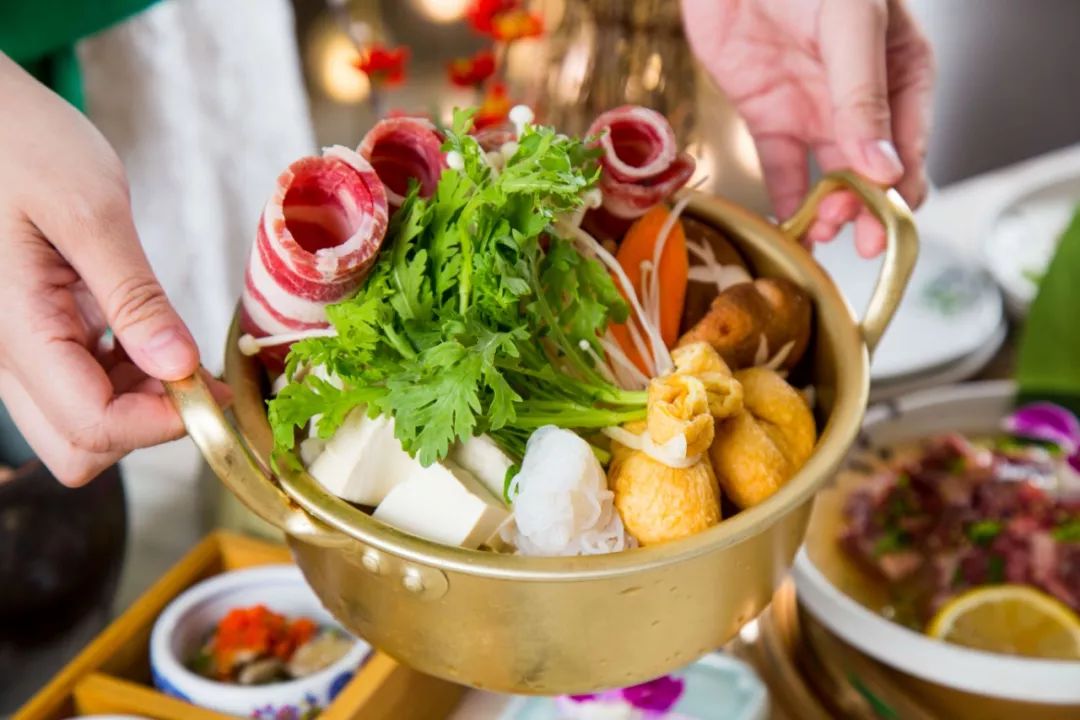 超级网红日料店终于在成都开业了,最便宜的3折店铺套装