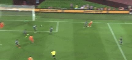 国足大胜美国队,国足主场大胜新加坡