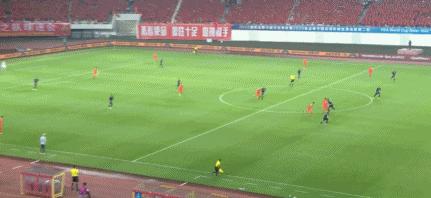 国足大胜美国队,国足主场大胜新加坡