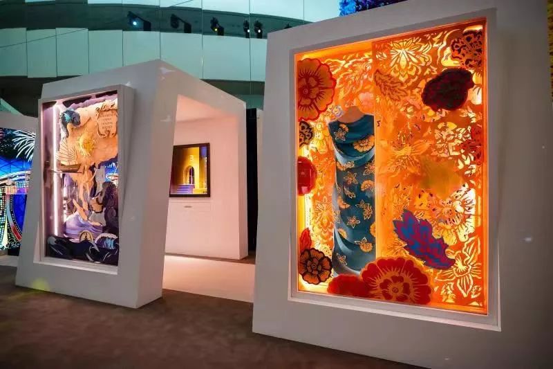 他一出现，所有爱表的人都屏住了呼吸