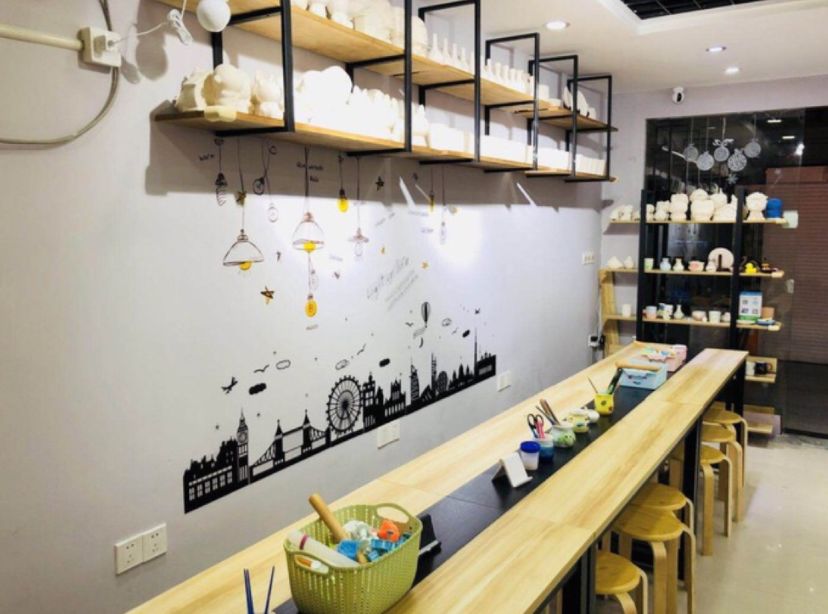 想让购物中心更具文艺气质？招陶艺馆是个不错的选择