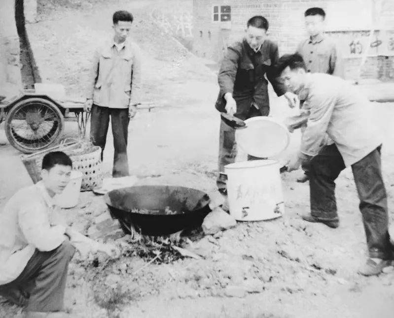 金山这位终身享受“国务院津贴”的名医，依旧坚持着...