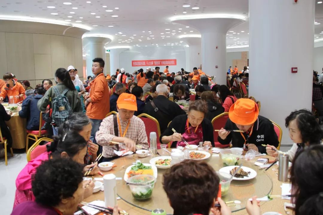 关注|游世界地质公园·品织金洞天美食，千人畅游织金洞