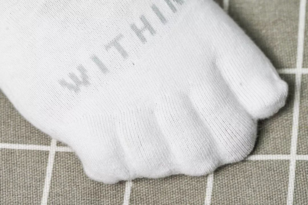 什么袜子踢球不起泡,汗脚穿什么样材质袜子不臭