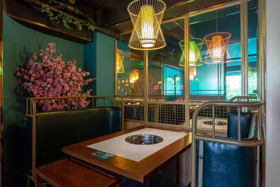 有多少人路过希望广场「纪梵轩」，和我一样好奇这是一家怎样的新店？