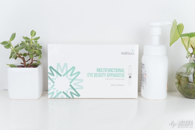 这是你的新口红？不，是我的WellSkins温热彩光美眼仪