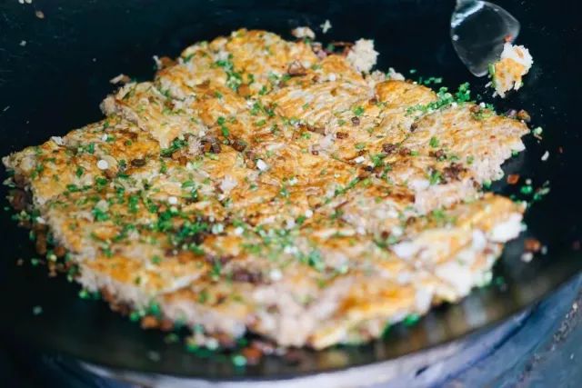 武汉：一碗热干面杀百鬼，一锅豆皮烫神仙