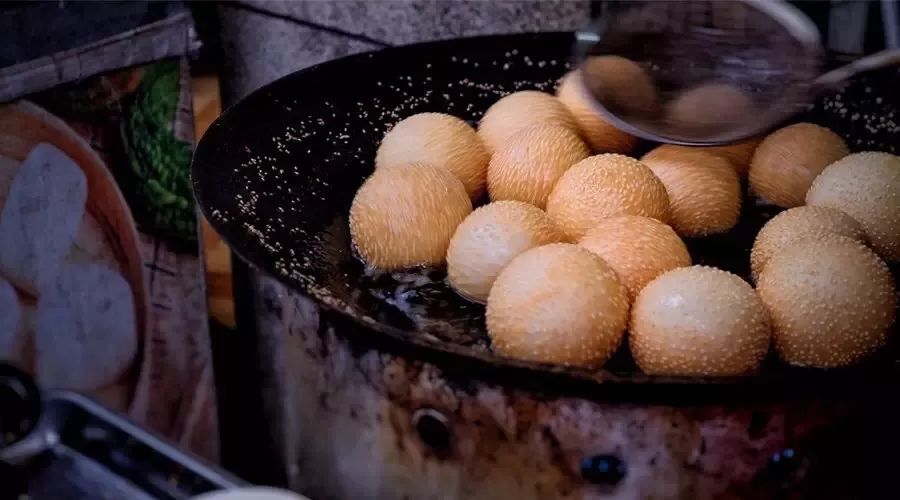 武汉：一碗热干面杀百鬼，一锅豆皮烫神仙