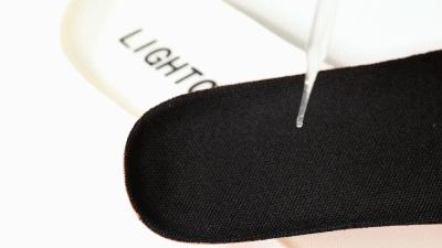 地表Zui强！暴雨蹦迪从不湿还巨暖和！比2个鸡蛋还轻，走8小时一点都不累