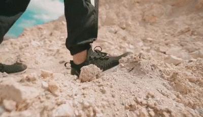 这双运动鞋竟然防水！暴雨大雪都不湿，还巨暖和