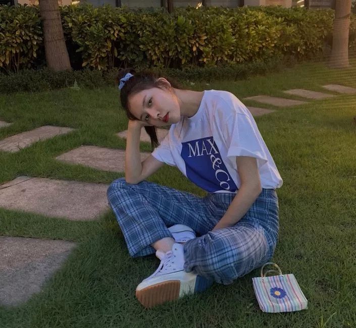 不用海淘代购的化妆品,宋妍霏同款平价包包