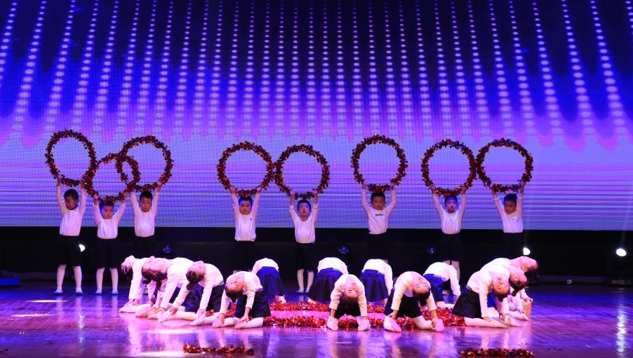 璺冲姩鍏ㄥ煄灏戝効鑸炶箞姣旇禌鐜板満,鑱婂煄骞挎挱浣撴搷澶ц禌