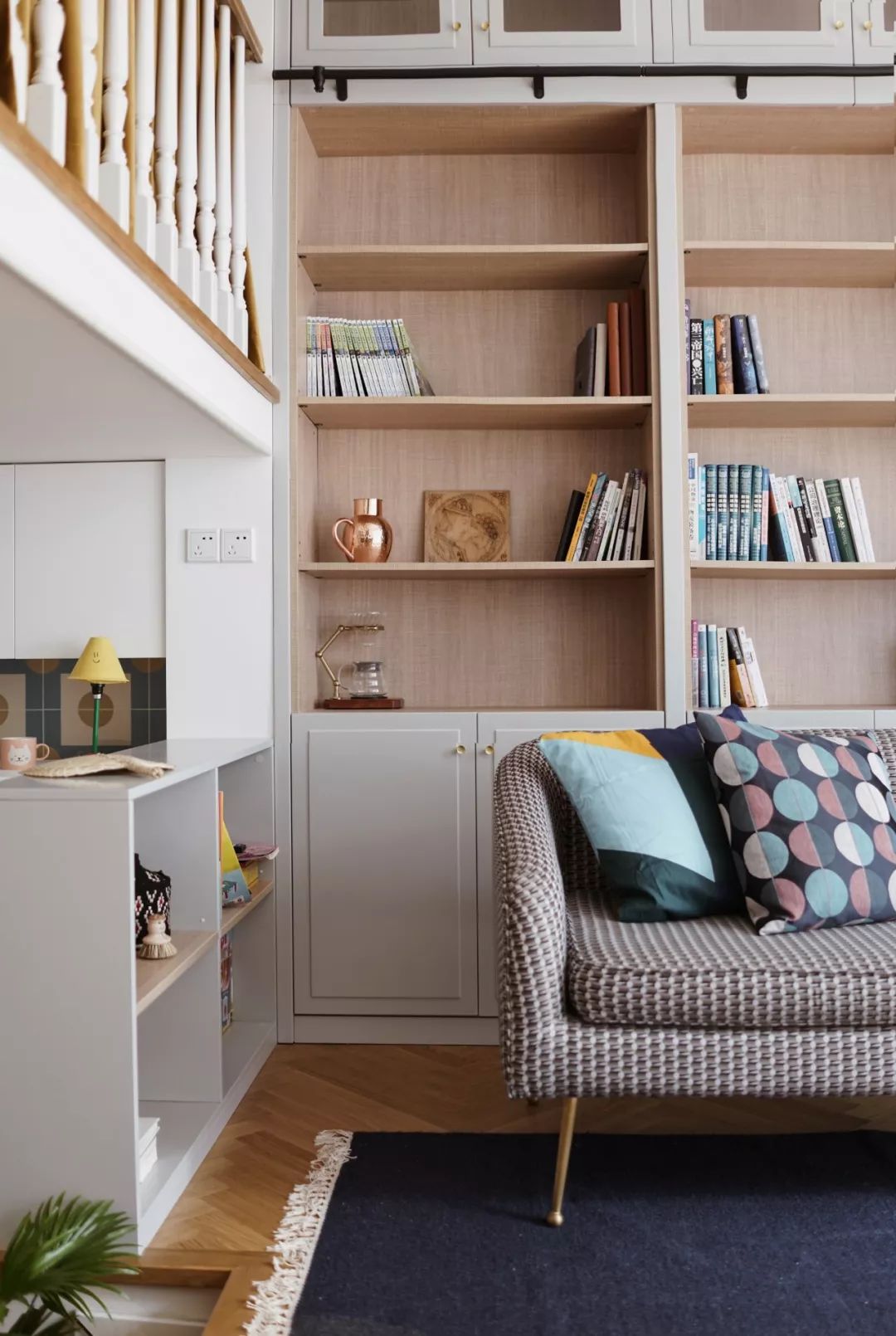 她买下32㎡上海老旧学区房，为女儿打造小桃园，还有20㎡超舒适大庭院