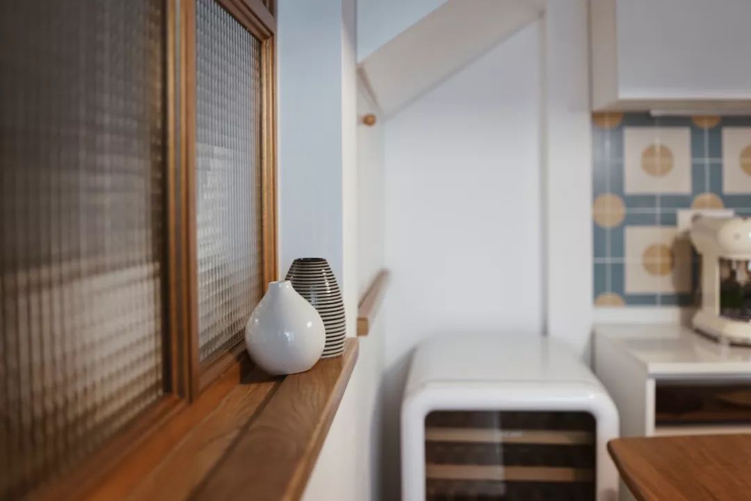 她买下32㎡上海老旧学区房，为女儿打造小桃园，还有20㎡超舒适大庭院