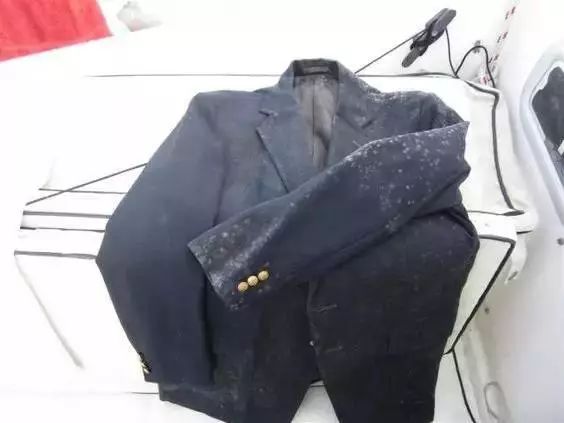 夏天来了衣服上潮湿有霉斑怎么办,长了霉斑的衣服怎么洗